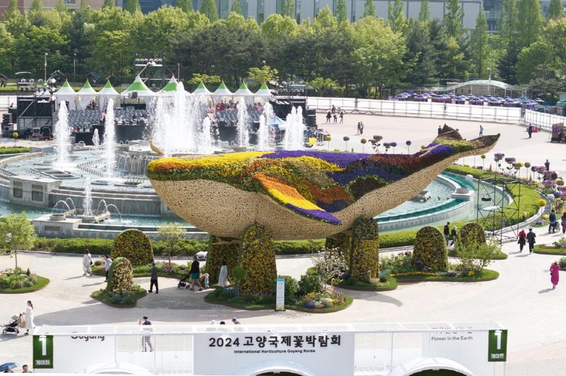 ▲ 작년 고양국제꽃박람회 꽃고래 조형물