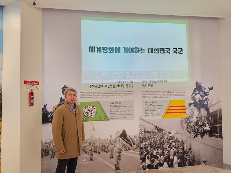 ▲ 현충 전시관 찾아 순국선열의 충혼 기려(김성주 경우회장)