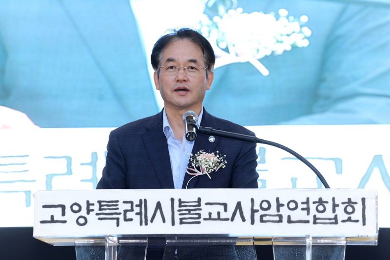 ▲ 2025년 부처님오신날 연등제에서 축사 중인 이동환 고양특례시장