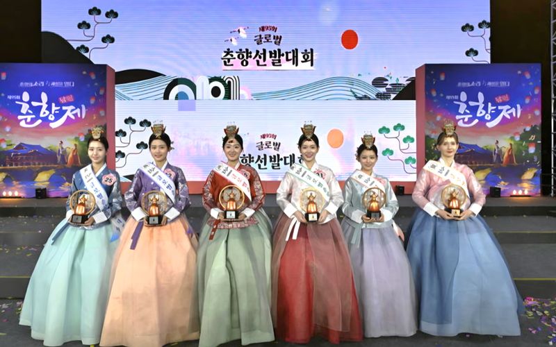 ▲ 글로벌 춘향선발대회 본선에서 최종 선정된 춘향 진, 선, 미, 정, 숙, 현 6인과 글로벌 앰버서더상 2인, 코빅스 상 1인은 남원시 홍보대사 자격이 주어진다. 