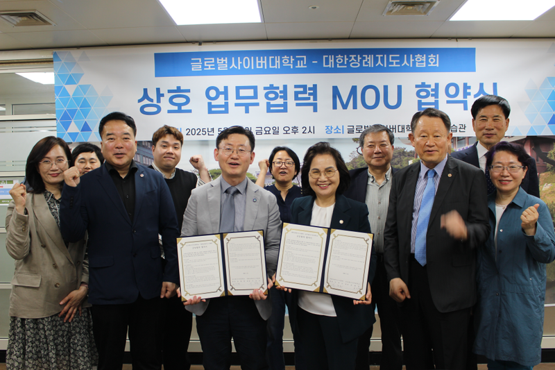 ▲!기녕 촬영 좌측부터 협회 임세영 총무부장, 대학교 이정원 입학홍보팀장, 협회 김권기 사무국장, 협회 박주완 회원, 대학교 민성욱 교학처장, 대학교 조영은 대외협력팀장, 협회 이보은 회장, 협회 박철진 고문, 협회 송덕용 사무총장, 협회 김논선 감사, 대학교 손애경 입학처장