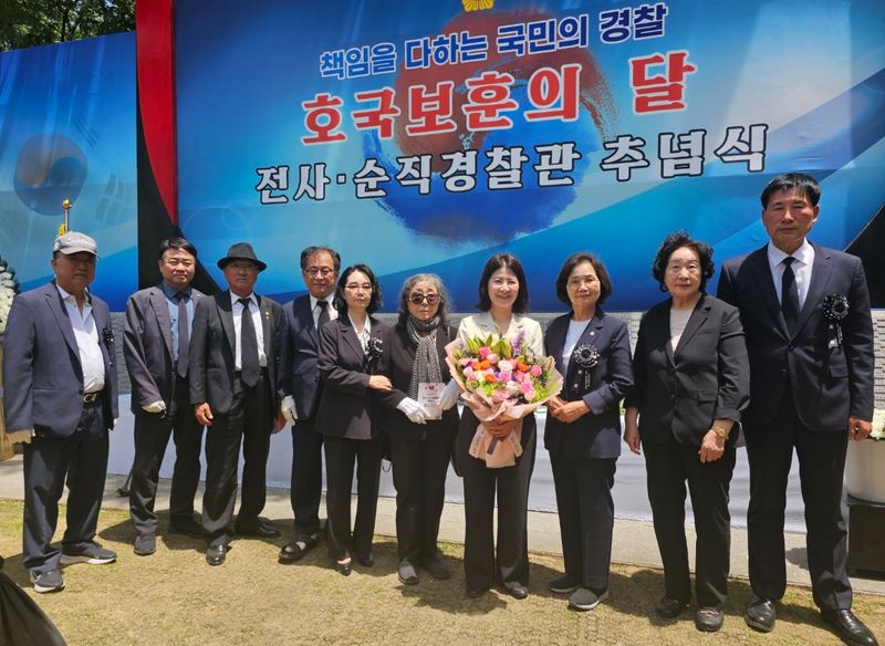▲ [KAN] 제70회 현충일 호국보훈의 달, 전사·순직 경찰관 추념식 성료. 기념촬영 [사진 : 이청강 기자]