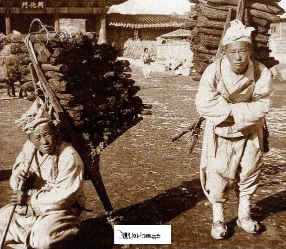 경희궁앞 지겟군(출처-비행기의 여행일지 블로그)
