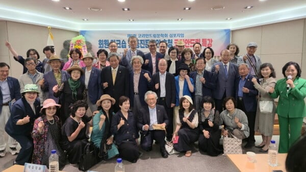 제1회 AKU 통일을 실천하는 사람들과 코리안드림문학회 특별워크숍 및 심포지엄 단체사진