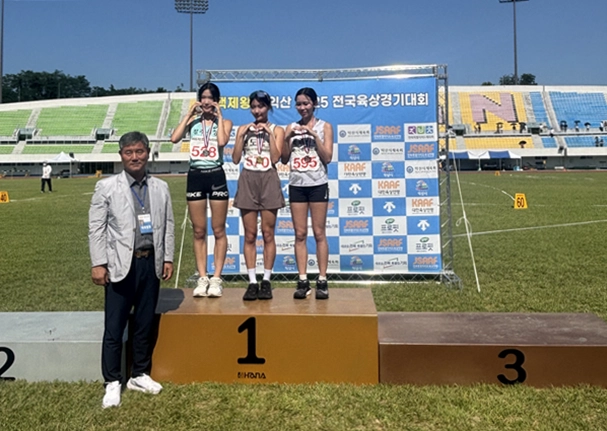 단상위 왼쪽 안예원