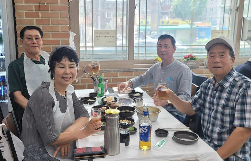 ▲ 지난 7월 20일, 초복 맞이 해물찜과 손칼국수 여름 보양식 모임 가져  이문희 회장, "무더위 여름철 건강 잘 챙기시길" 당부 [사진 : 이청강 기자]
