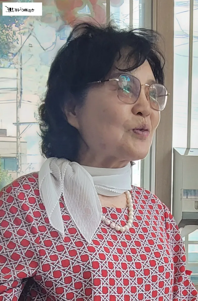 [북 리뷰] Spring poet, 신소미 시인의 <이때쯤이면 무밥을 먹는다>...진달래 기억 봄을 품다