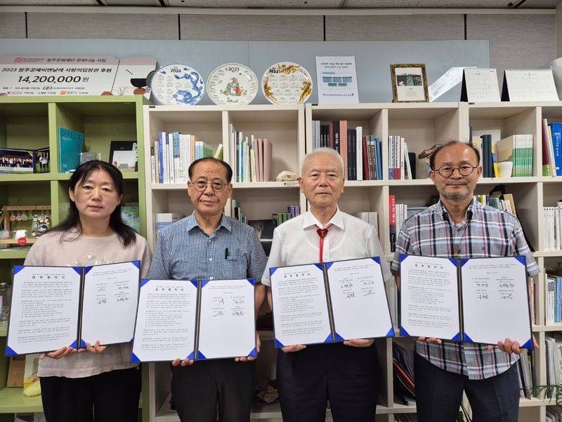 충북민예총 청주지부 김옥희 지부장, 광복회 충북지부 류윤걸 지부장,의암손병희선생계