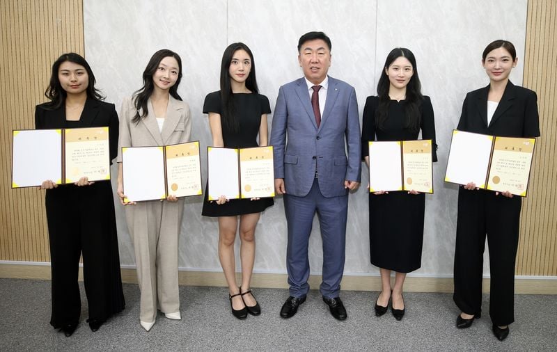  청주시립예술단 신규 상임단원과 이범석 청주시장