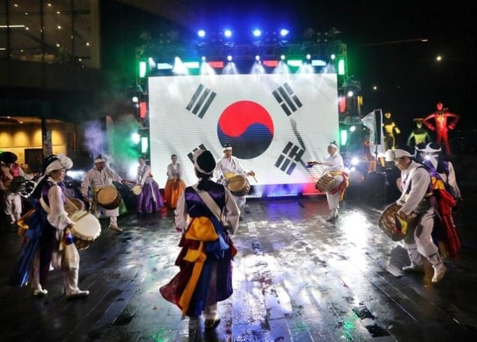 저녁공연 진도북놀이