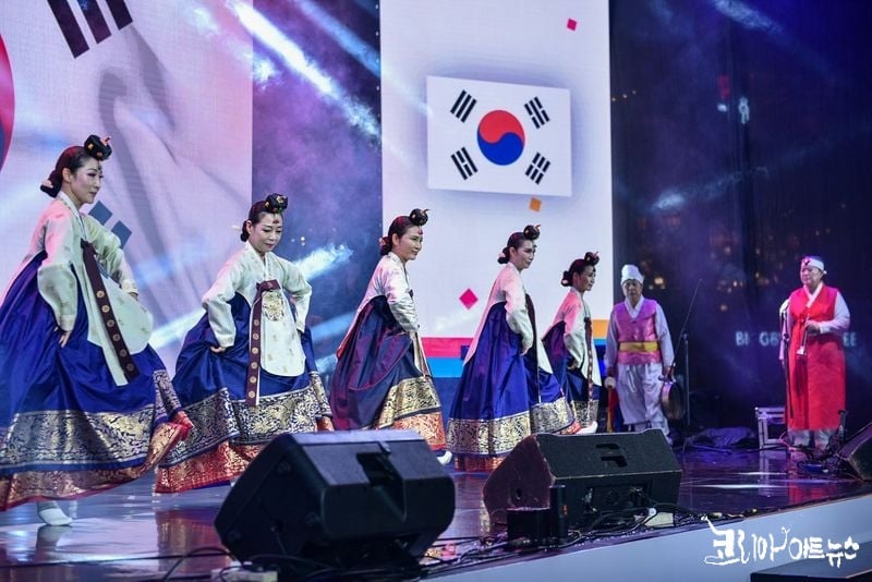 폐막식 공연 태평무 SenayanPark특설무대 (사진 Lulu Azmi제공)