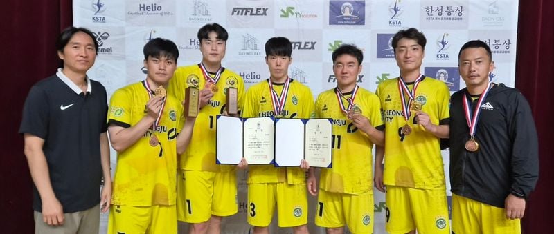 왼쪽부터 김종흔감독, 이승빈, 남상훈, 김영철, 정원덕, 박철희 선수, 홍승현코치