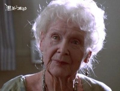 타이타닉' 할머니 배우 스튜어트, 향년 100세 타계 < 사회 < 기사본문 - 투데이코리아
