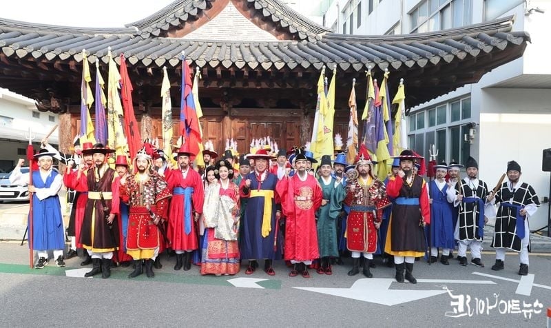 성안길에 세종대왕 어가 행차