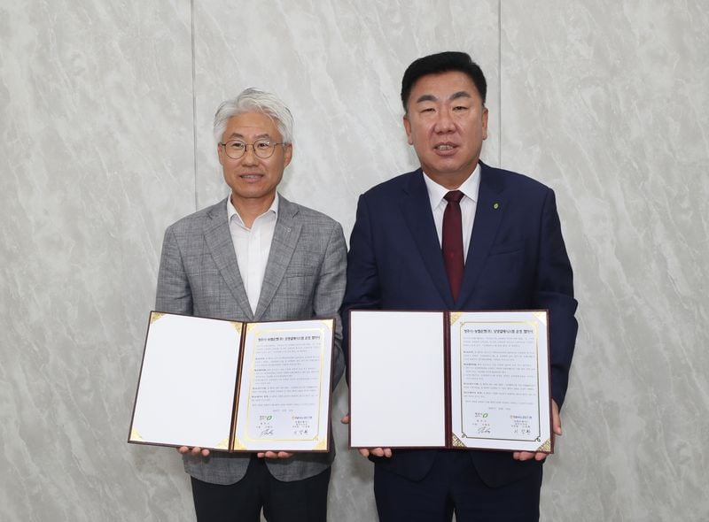 오른쪽부터 이범석 청주시장,