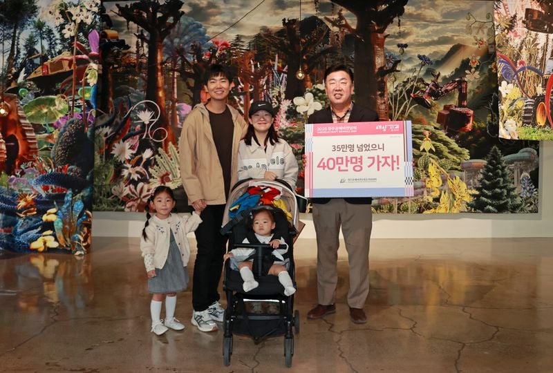 35만 주인공-신준호 씨 가족과 이범석 조직위원장