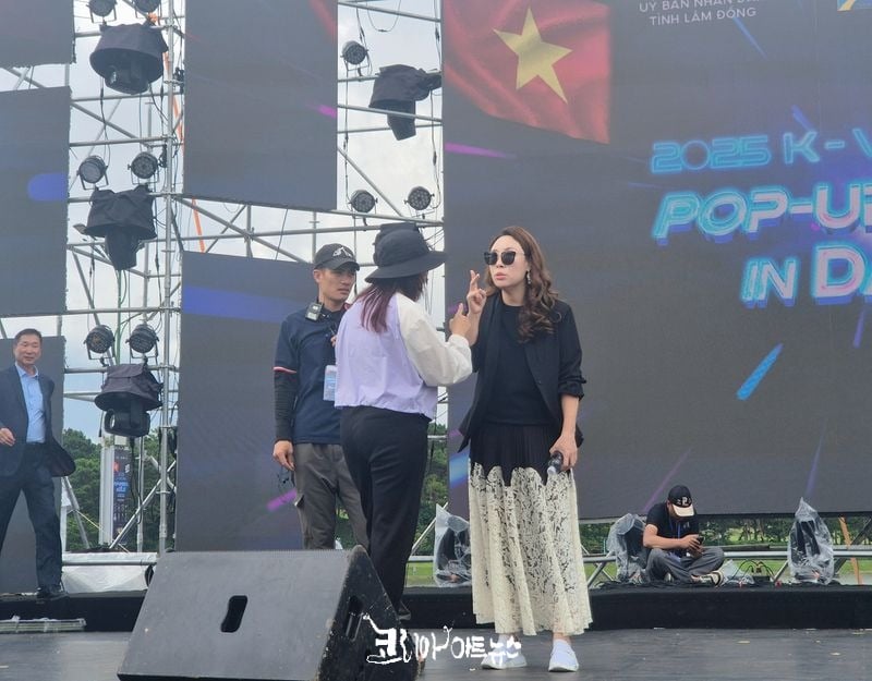 한국 이블라 재단 이사장으로 활동 중인 손정윤은 이번 공연을 통해 한국과 베트남 간의 문화예술 교류에 새로운 장을 준비중이다.