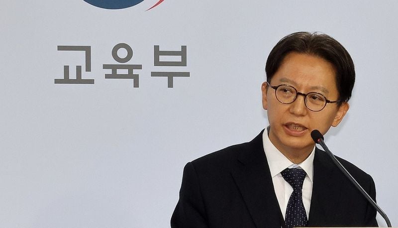 김창원 수능 출제위원장이 13일 정부세종청사 교육부 브리핑실에서 2026학년도 대학수학능력시험 출제방향에 관해 설명하고 있다. [사진 : 교육부]