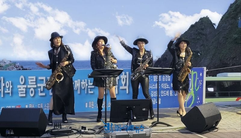 색소폰 앙상블 ‘리얼뮤즈’ (좌)김영미, 김향미, 김연주, 이향숙,