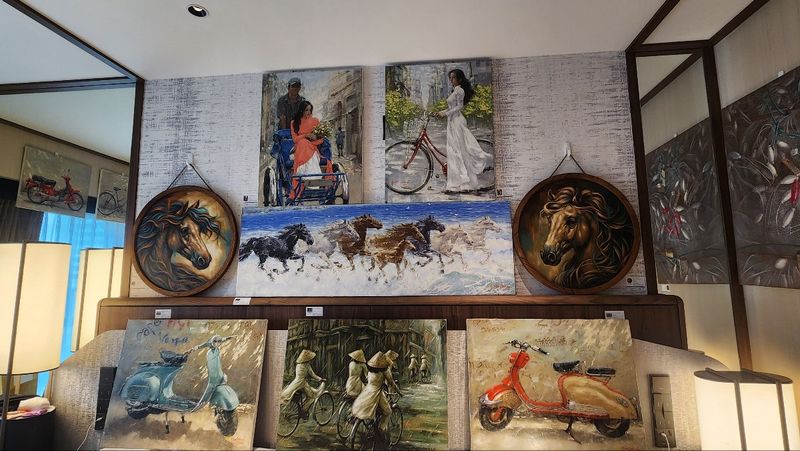 6층 베트남 Nam Phuong Art 전시룸 모습 (사진 : 김재옥 화가)