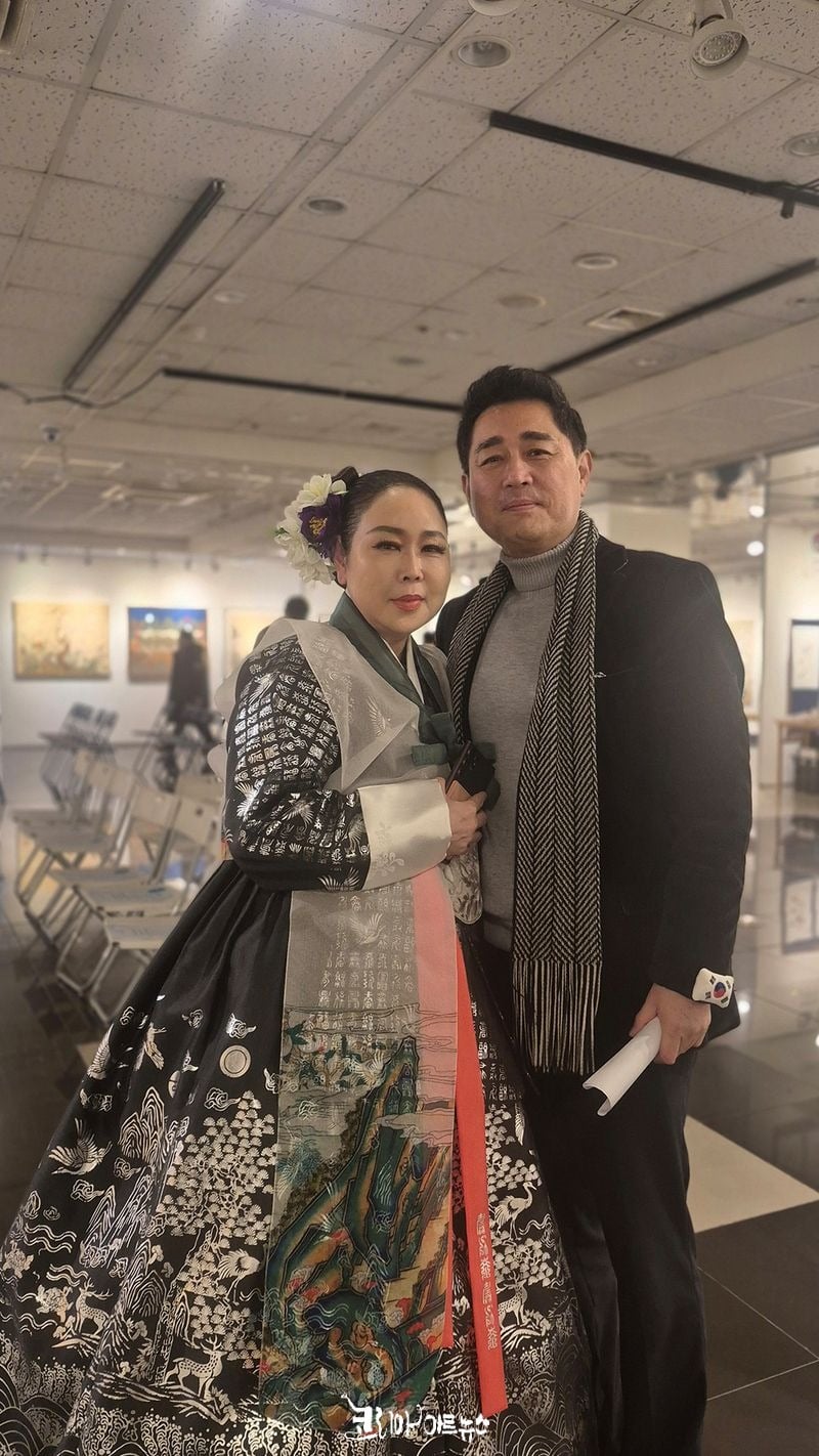 세화특별전에 참여한 고은자락 조낭경 대표, 박준형 회장.