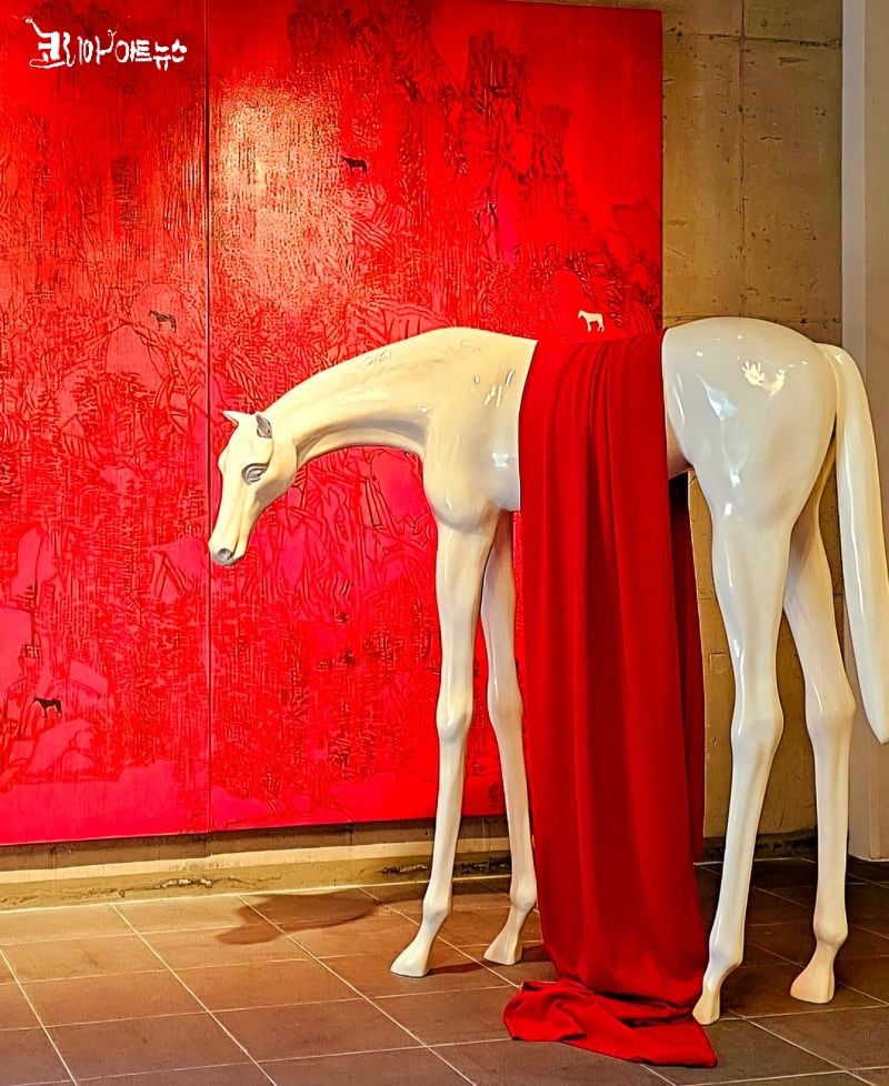 Utopia-meditation,폴리코타,붉은천.입체 230cmx210cmx80cm.2024