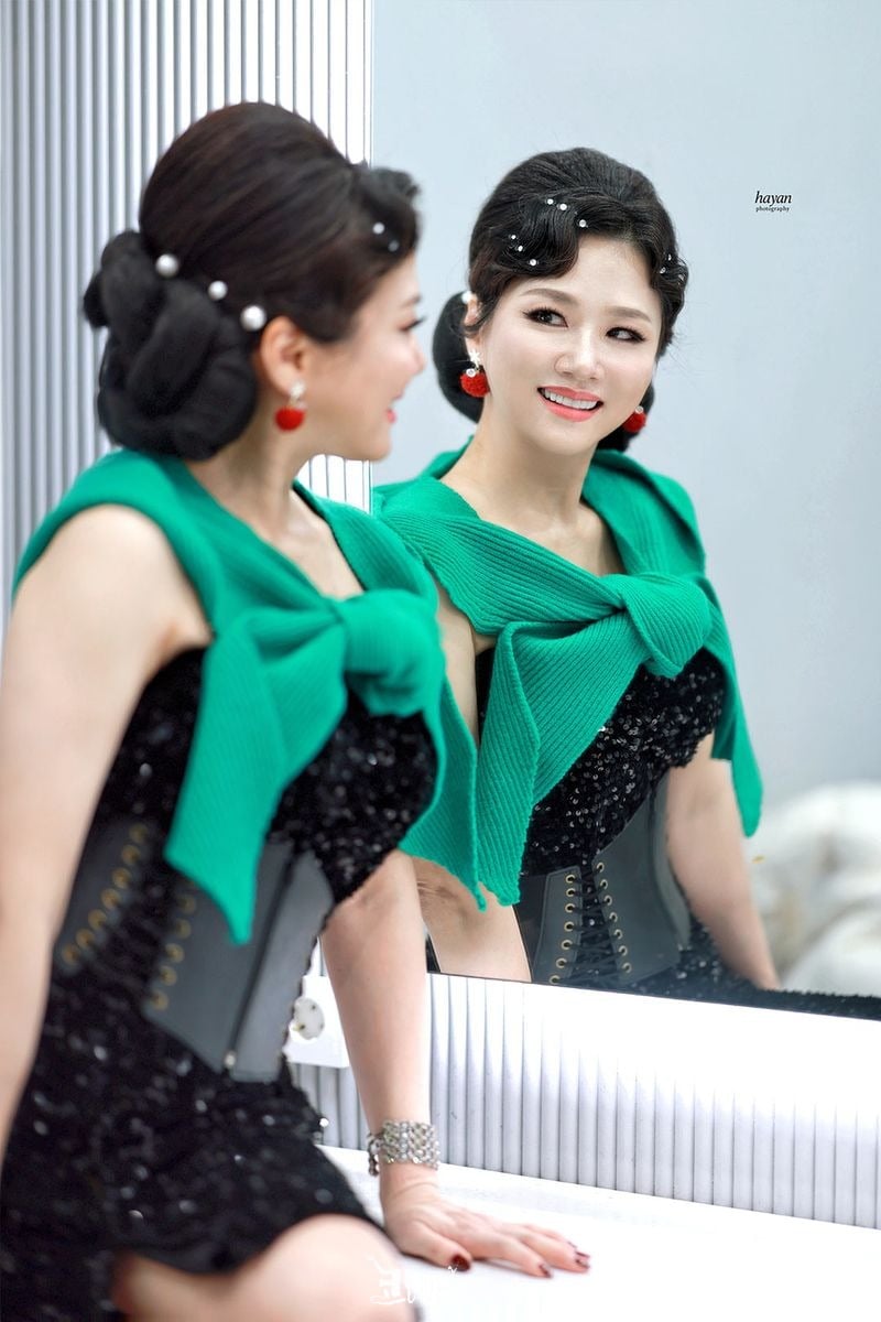 2025 인터내셔널 슈퍼 퀸협회 크리스마스 자선 패션쇼 -중세드레스 모델 / 사진 김하얀 작가