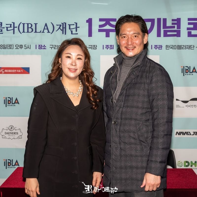 좌)한국이블라재단 손정윤 이사장, 배우 유태웅이 창립 1주년을 축하하는 메시지를 전하며 행사의 의미를 더해