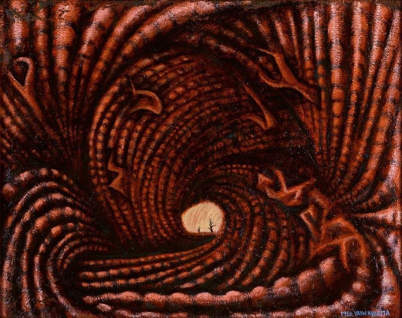 빨간색과 검은색의 소용돌이가 중앙 입구로 이어지는 반추상화 이미지로, 그 안에 두 그루의 맨 나무가 묘사되어 있다