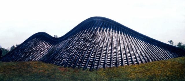 기와 입은 대지, 1988