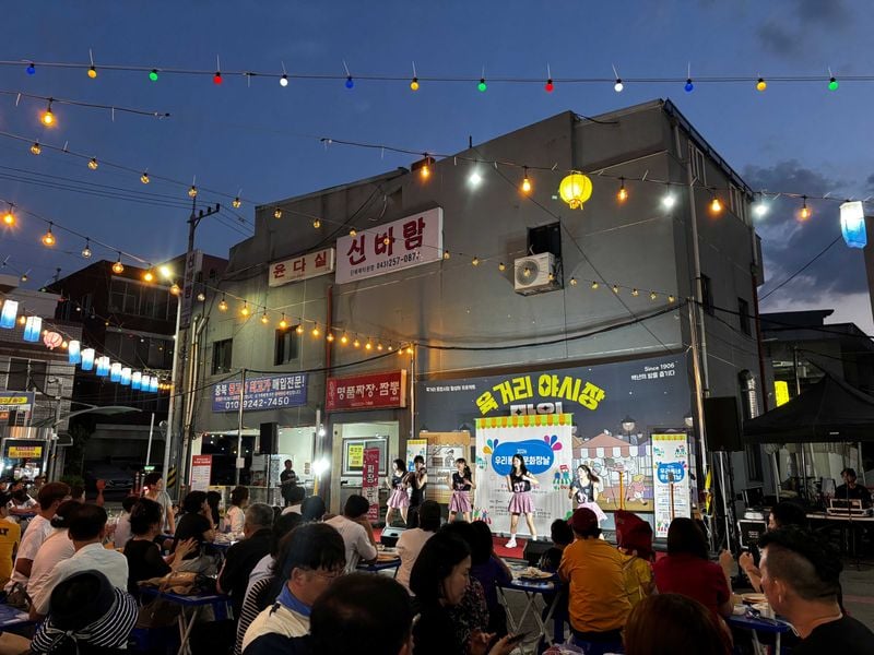  우리동네 문화장날 공연 모습(육거리야시장)