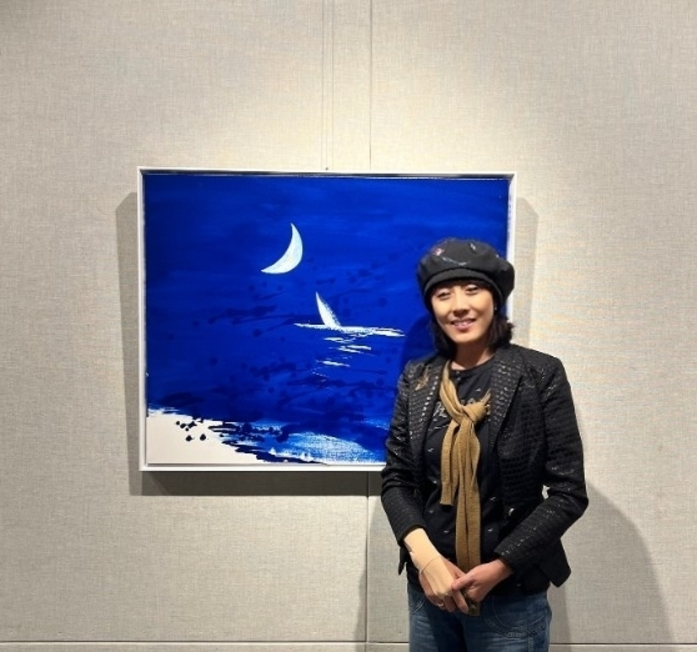 Choi Asuk stands in front of her work "Hunmin-Kongchee." (Gallery Western)
