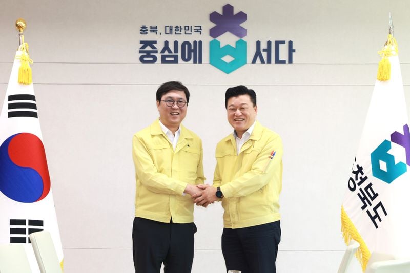 최휘영 문화체육관광부장관(좌), 신용한 충북지사