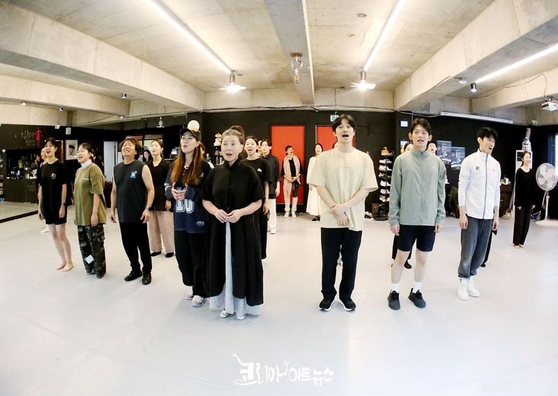 중년 옥단이(차미경배우님)와 젊은 옥단이(가수골드) 함께 노래하며 젊은 영호(조상웅)와 만나 전 출연진들과 희망을, 사랑을 노래하는 장면