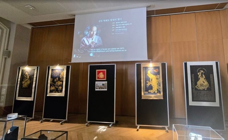박해도 장인의 금속공예 작품과 이순자 작가의 금니사경 작품 전시 (C) 프랑스존