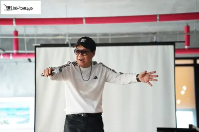 [KAN 단독]  조영남, 양수리 빵공장에서 펼친 인생 콘서트 - 위작 논란 딛고 선 화가, 가수의 무대