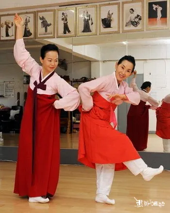 [이승하의 하루에 시 한 편을 250] 이승하의 "모녀는 용감하였다"