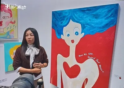 [1신] 황신혜, 인천아트쇼서 딸 이진이 작품 직접 소개…가족애와 예술의 교차점