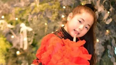 [KAN화보 사진] 서울 패션위크, 키즈모델 문채영 화려한 무대 장식