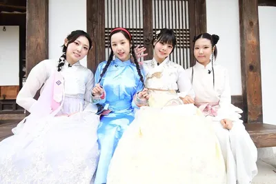 [화보 사진]  걸그룹 '나빌레나', 남산 한옥마을에서 전통과 글로벌 감성을 만나다