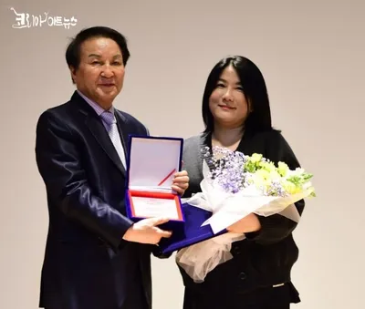 [KAN] 준희퀸 작가, 제1회 KAN문화예술대상 ‘융합예술대상’ 수상 영예