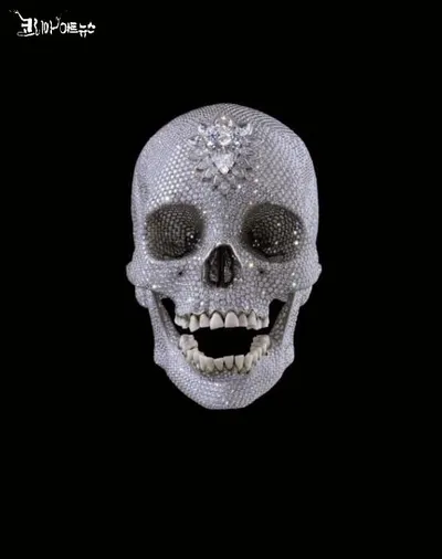 데이미언 허스트, 한국 첫 개인전…죽음과 생명의 미학을 서울에서 펼치다