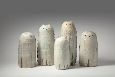 이정빈 개인전 ‘드는 것, 나는 것 그리고 곁’…일상 속 작은 수호신의 의미를 묻다