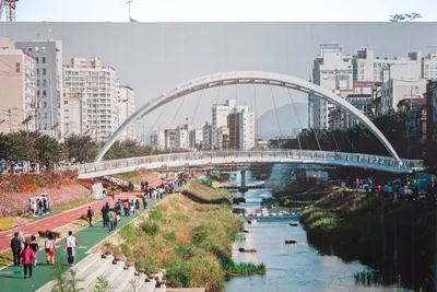 김윤호, 첫 개인전 ‘TOPIA’ 개최… 파리와 예천 잇는 동시 전시로 동시대 이미지 풍경 탐색