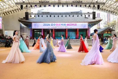 2026 호수벚꽃축제 패션위크, 3000여 명 참여 속 성황리 개최… 송파구 대표 문화행사로 자리매김