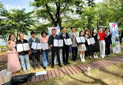 [문학] 서울 송파 석촌호수에서 시 읽으며 즐기자