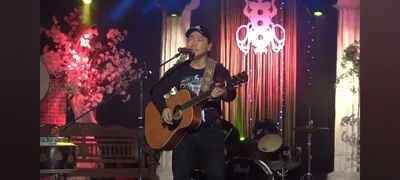 무대에 다시 선 레전드 가수들… 환호하는 팬들