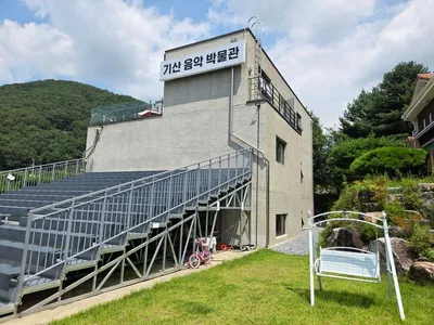 [박물관 탐방] 용문산 사나사 가는 숲길에서 만난 기산음악박물관…그곳에 한국 국악의 시간이 흐르고 있었다