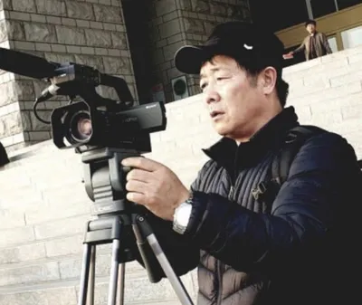 [칼럼] 카메라로 증언하는 자유와 기억…탈북 영화감독 허영철의 ‘안보·북한인권 콘텐츠’