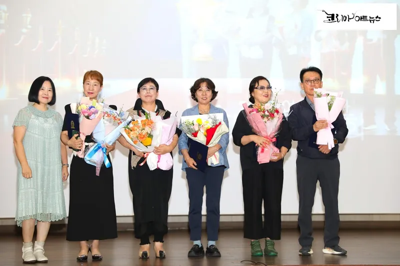 동상 / 시상 유필이 / 수상자/ 도현영 시인, 한정서 시인, 장계숙 시인, 김현주 시인, 정기현 시인